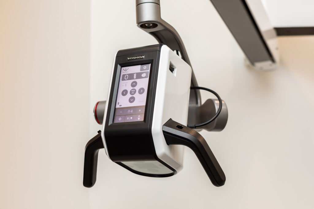 精密治療に欠かせない「デジタルマイクロスコープ」