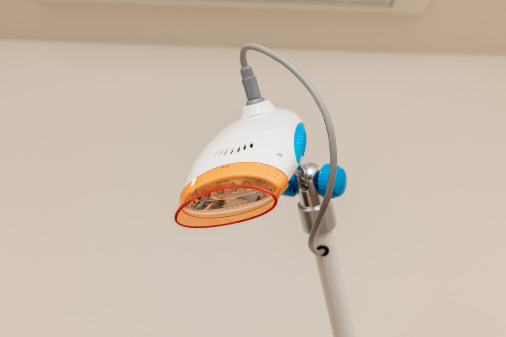 独自開発の照射器「WE Light」